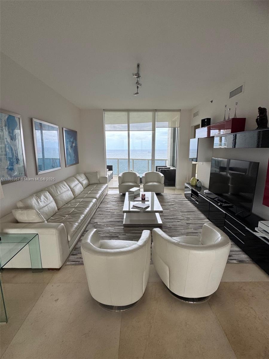 2304 3 / 4 2327 sq. ft. $ 2025-09-17 0 Photo
