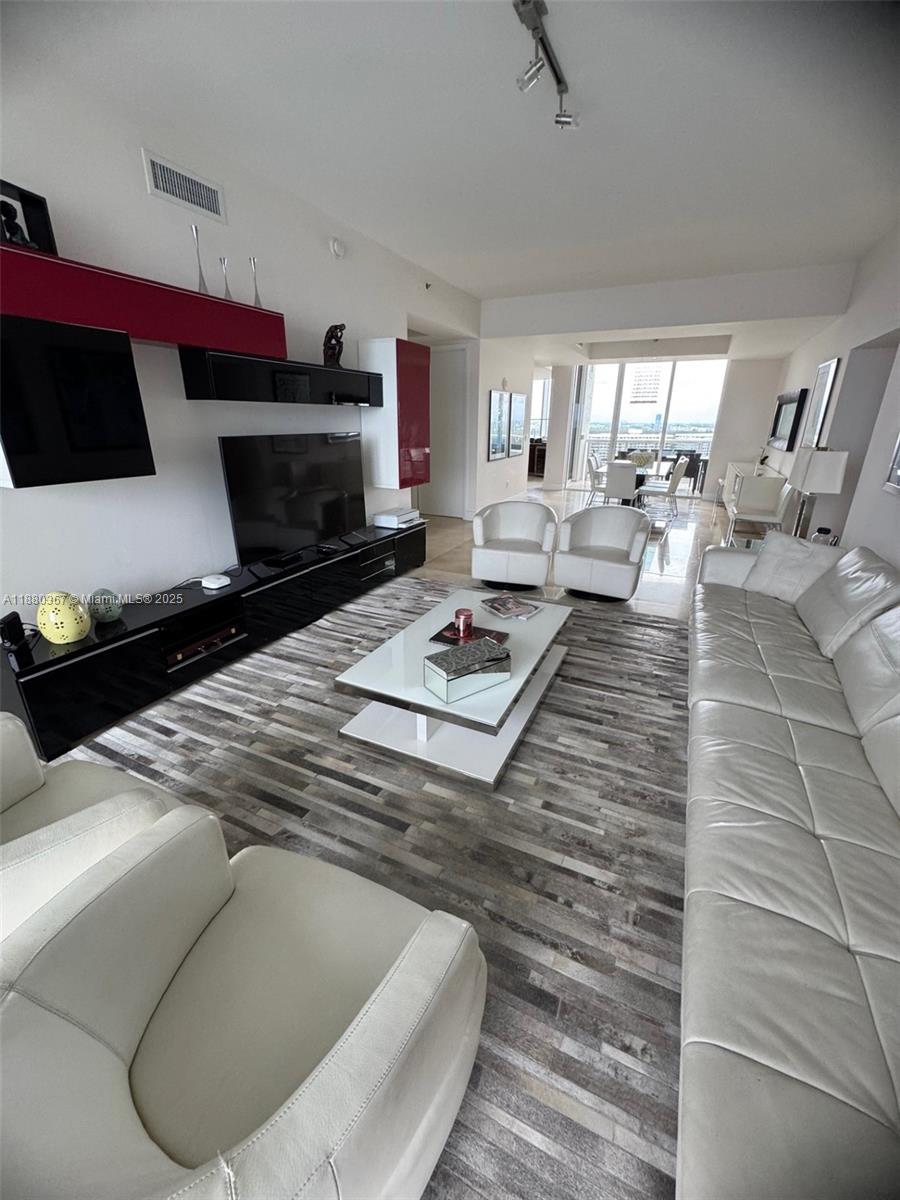 2304 3 / 4 2327 sq. ft. $ 2025-09-17 0 Photo