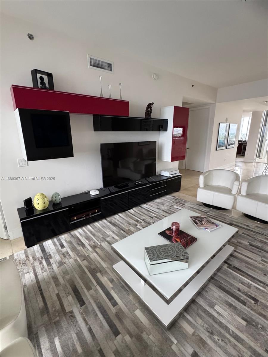 2304 3 / 4 2327 sq. ft. $ 2025-09-17 0 Photo