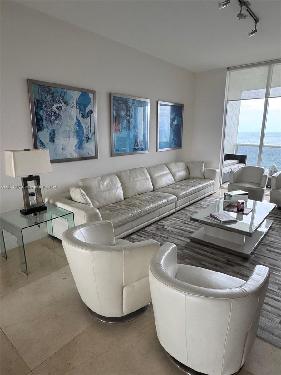 2304 3 / 4 2327 sq. ft. $ 2025-09-17 0 Photo