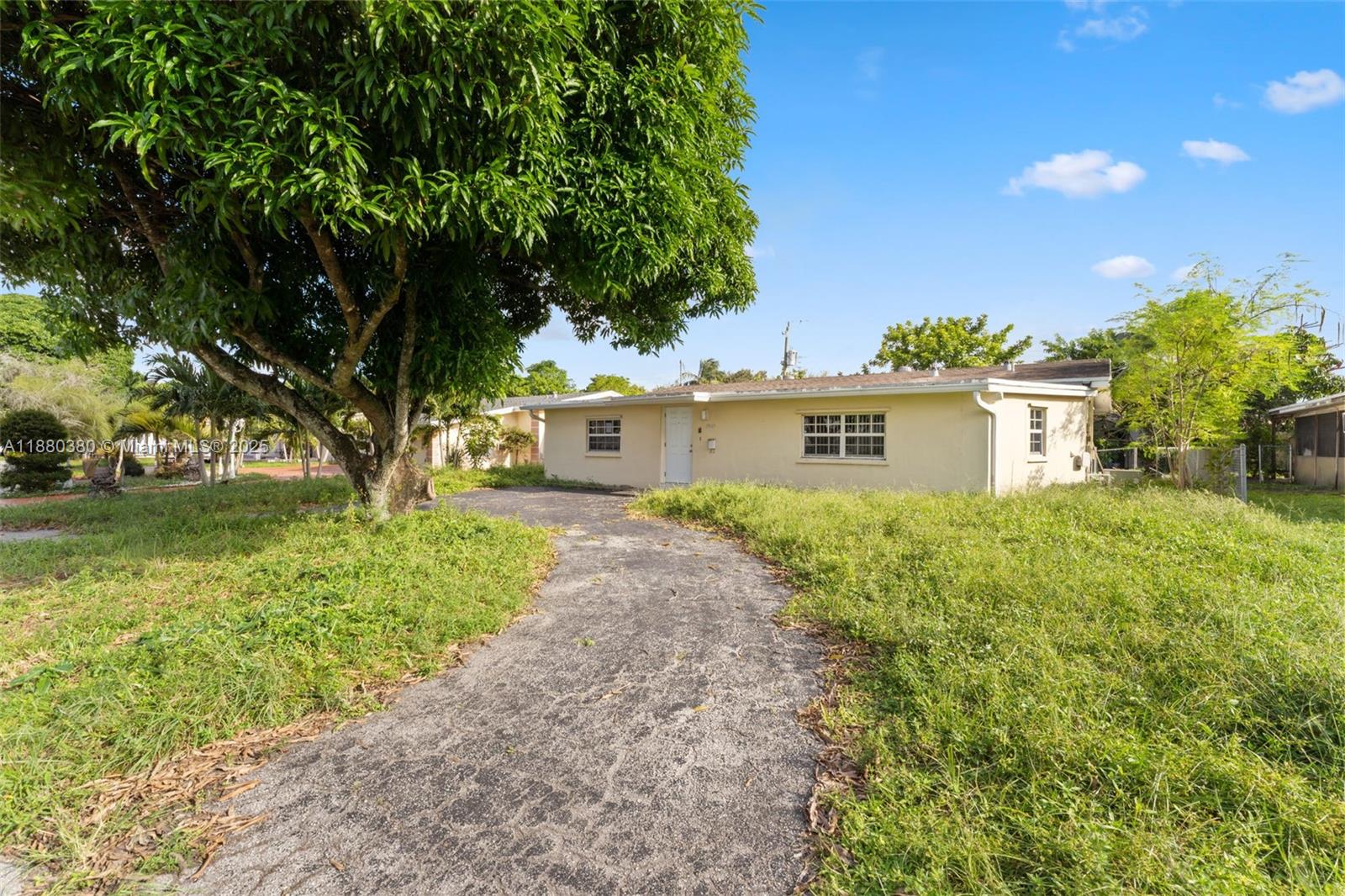 See details 7820 4 / 2 1641 sq. ft. $ 2025-09-17 0 Photo