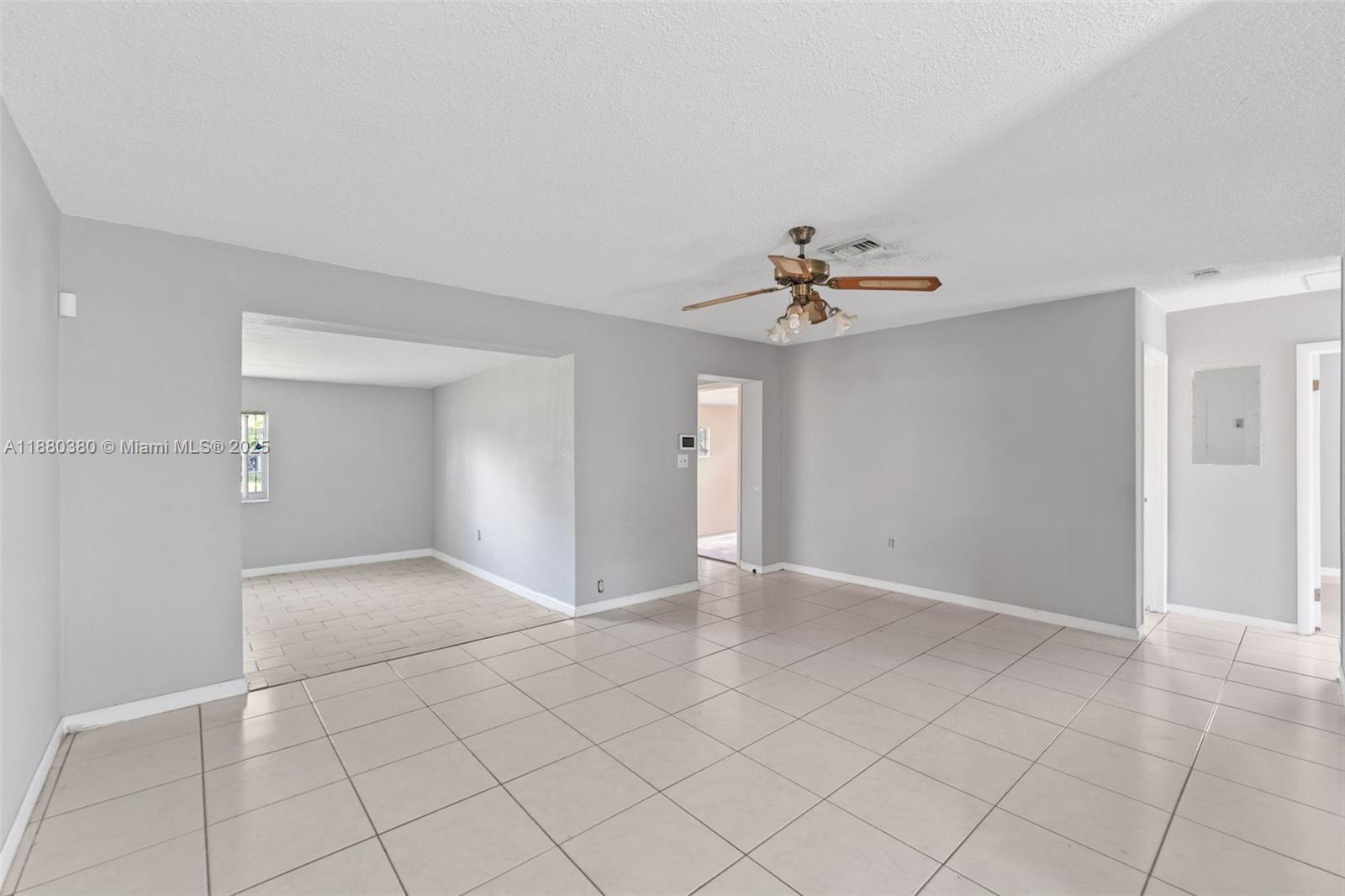 See details 7820 4 / 2 1641 sq. ft. $ 2025-09-17 0 Photo