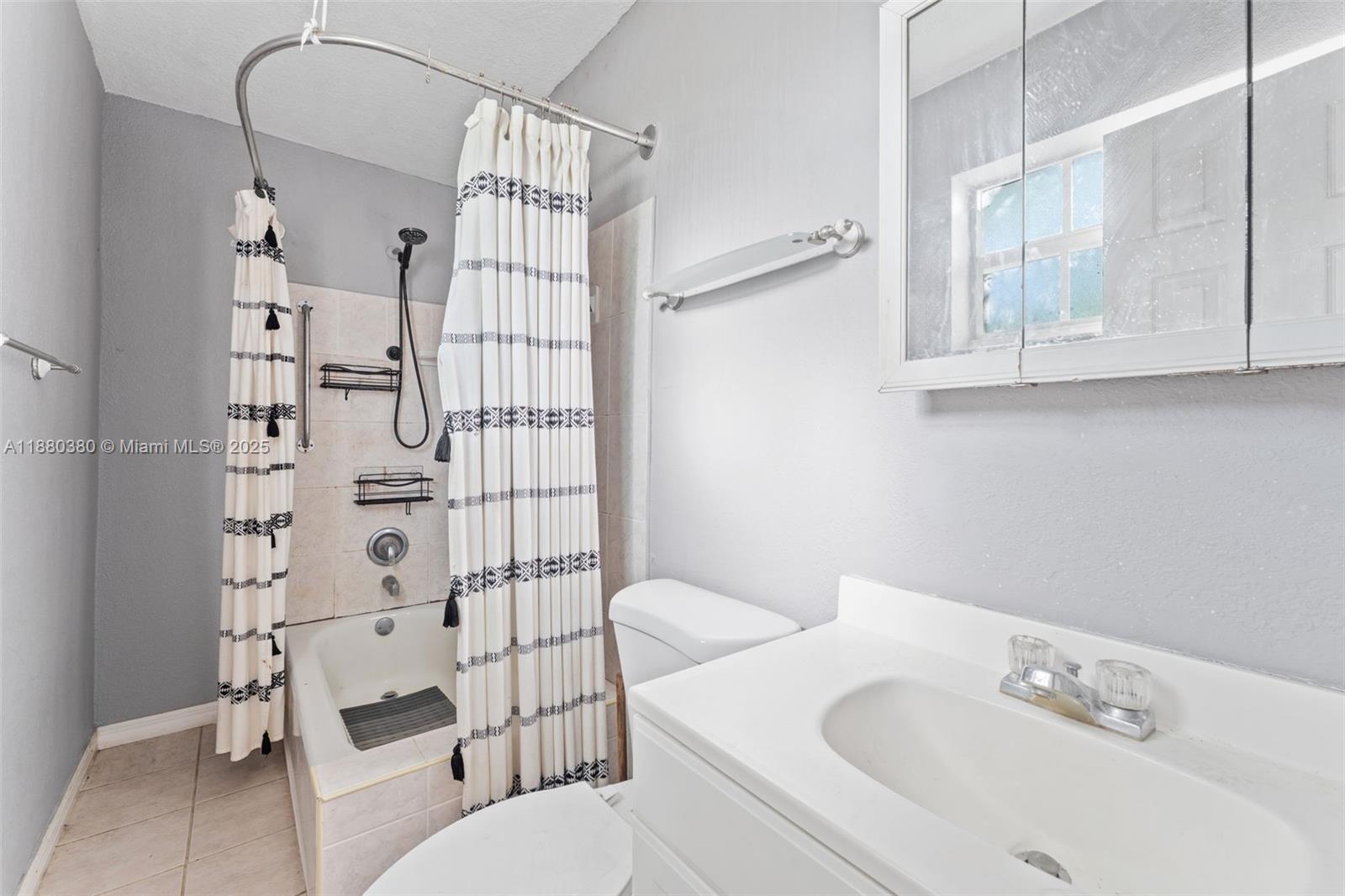 See details 7820 4 / 2 1641 sq. ft. $ 2025-09-17 0 Photo