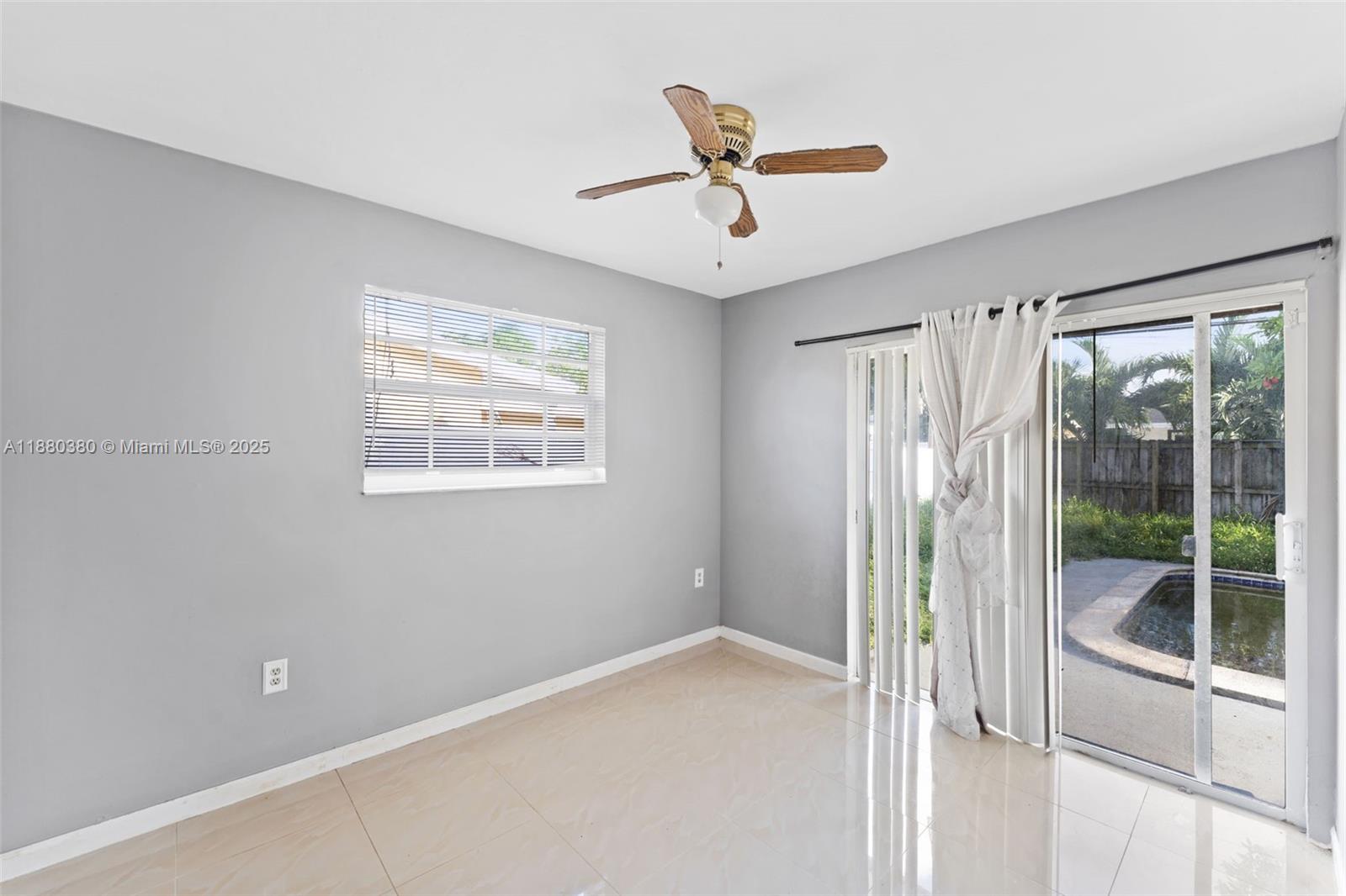 See details 7820 4 / 2 1641 sq. ft. $ 2025-09-17 0 Photo