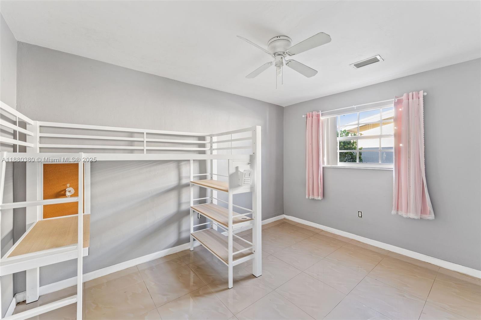 See details 7820 4 / 2 1641 sq. ft. $ 2025-09-17 0 Photo
