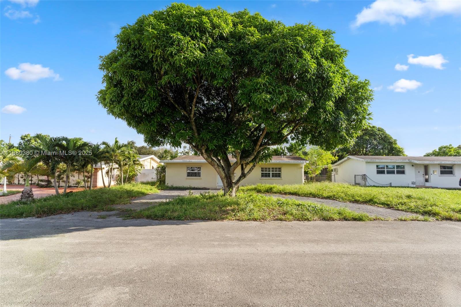 See details 7820 4 / 2 1641 sq. ft. $ 2025-09-17 0 Photo
