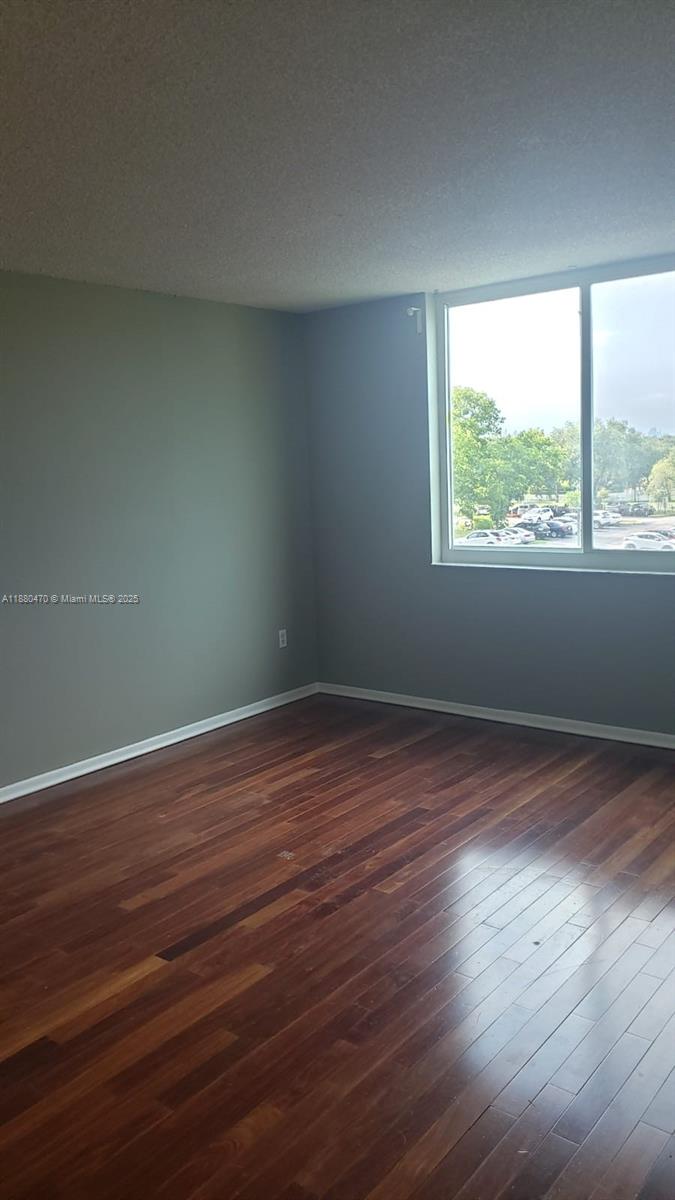 301 2 / 2 1150 sq. ft. $ 2025-09-17 0 Photo