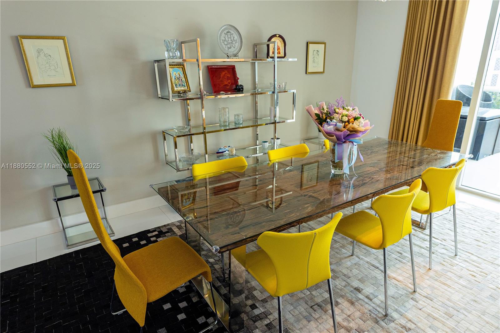 See details 606 3 / 4 2327 sq. ft. $ 2025-09-17 0 Photo