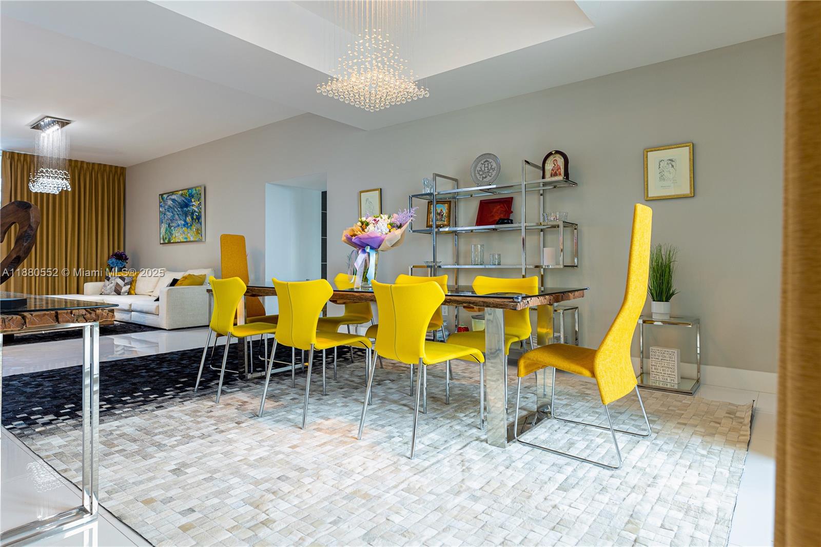 See details 606 3 / 4 2327 sq. ft. $ 2025-09-17 0 Photo