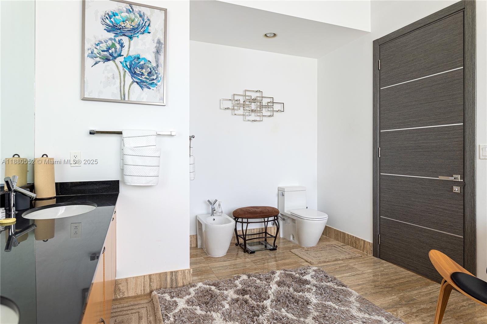 See details 606 3 / 4 2327 sq. ft. $ 2025-09-17 0 Photo