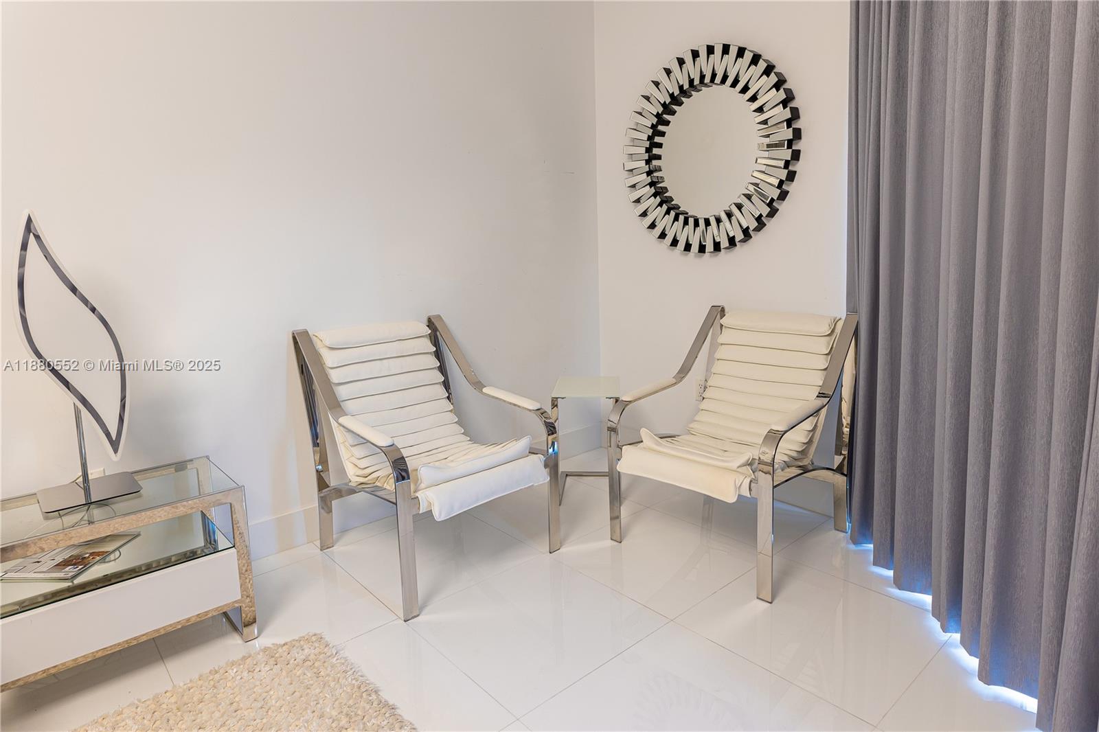 See details 606 3 / 4 2327 sq. ft. $ 2025-09-17 0 Photo
