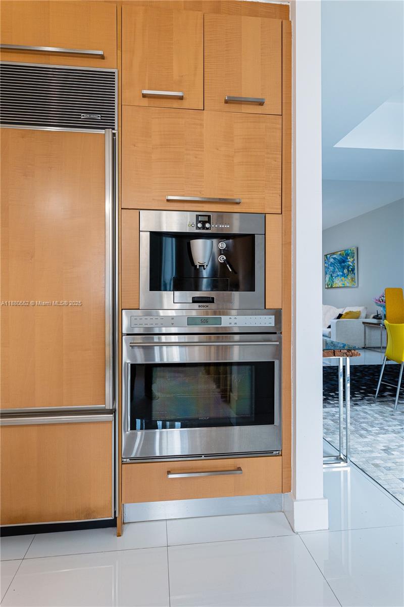 See details 606 3 / 4 2327 sq. ft. $ 2025-09-17 0 Photo
