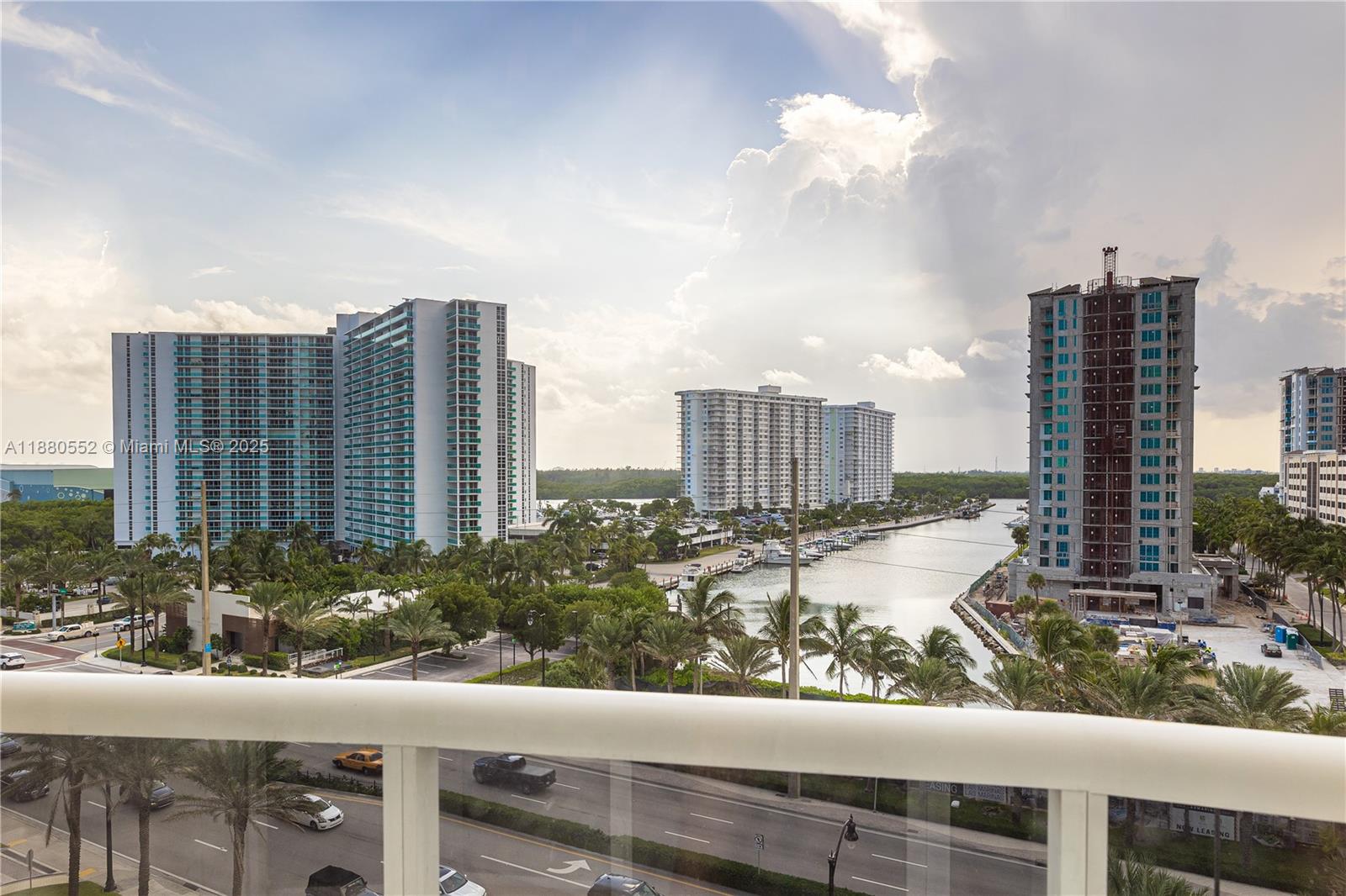 See details 606 3 / 4 2327 sq. ft. $ 2025-09-17 0 Photo