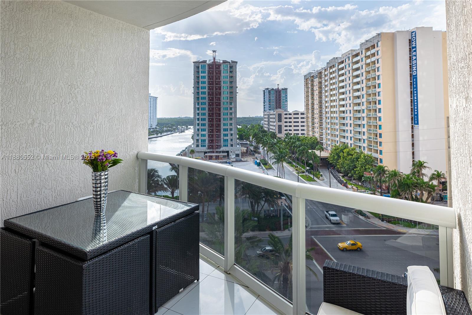 See details 606 3 / 4 2327 sq. ft. $ 2025-09-17 0 Photo