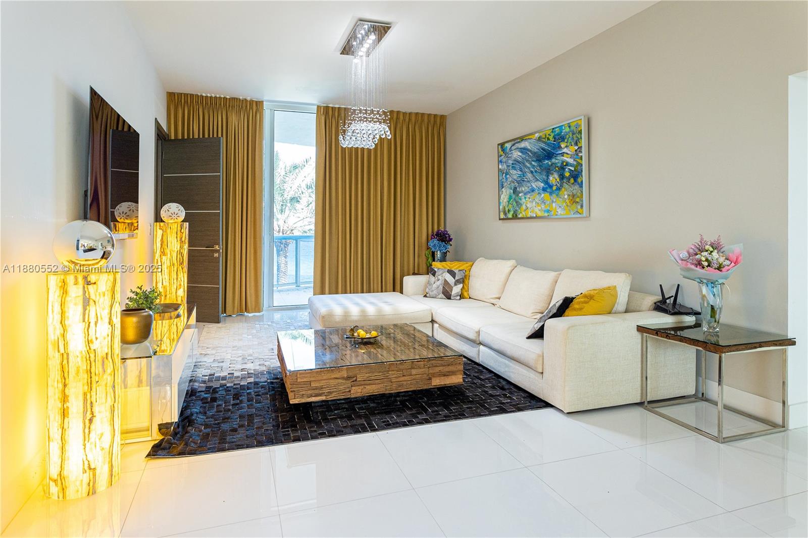 See details 606 3 / 4 2327 sq. ft. $ 2025-09-17 0 Photo