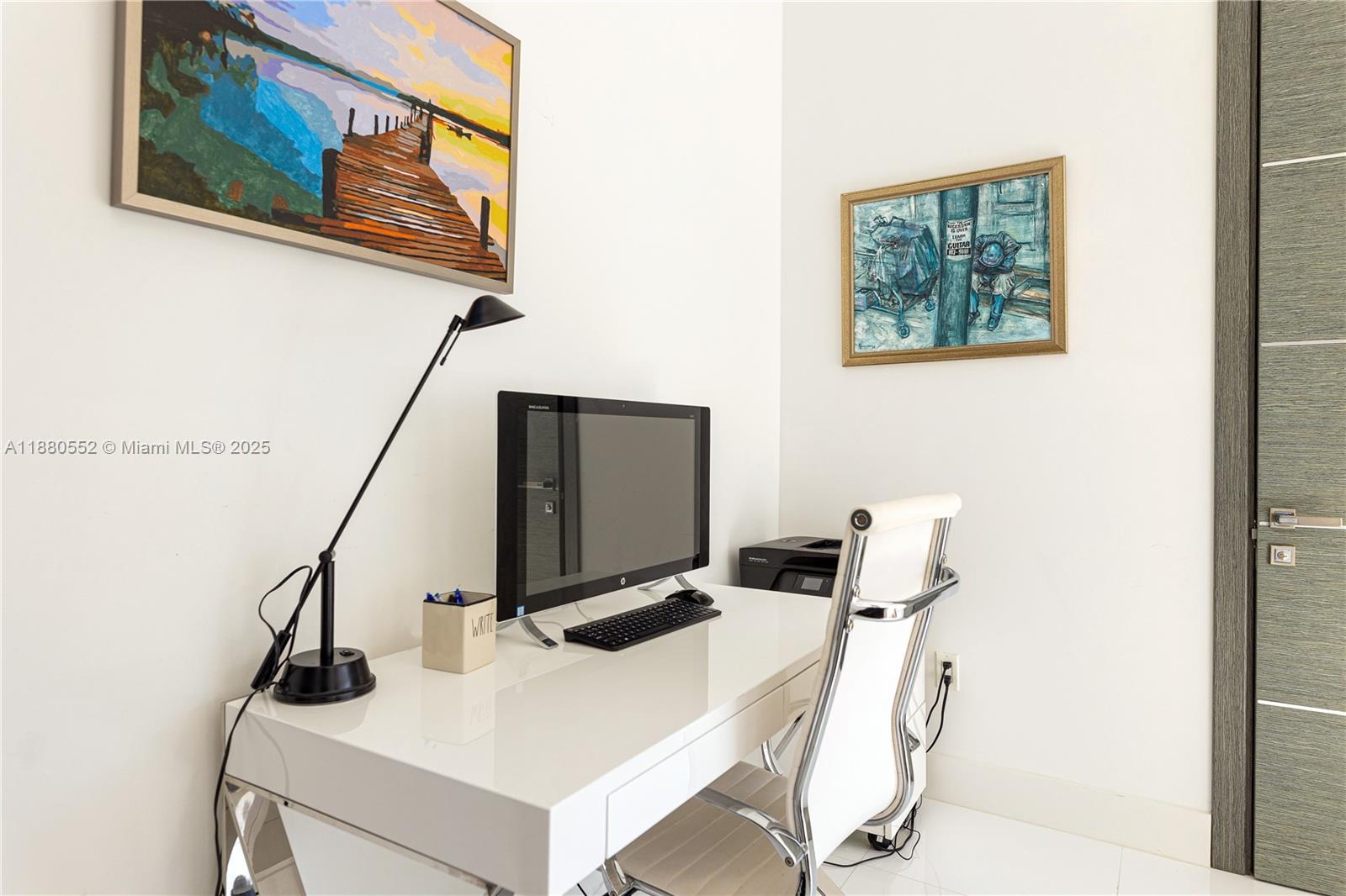 See details 606 3 / 4 2327 sq. ft. $ 2025-09-17 0 Photo