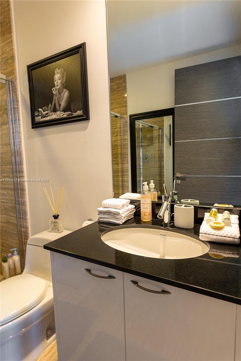 See details 606 3 / 4 2327 sq. ft. $ 2025-09-17 0 Photo