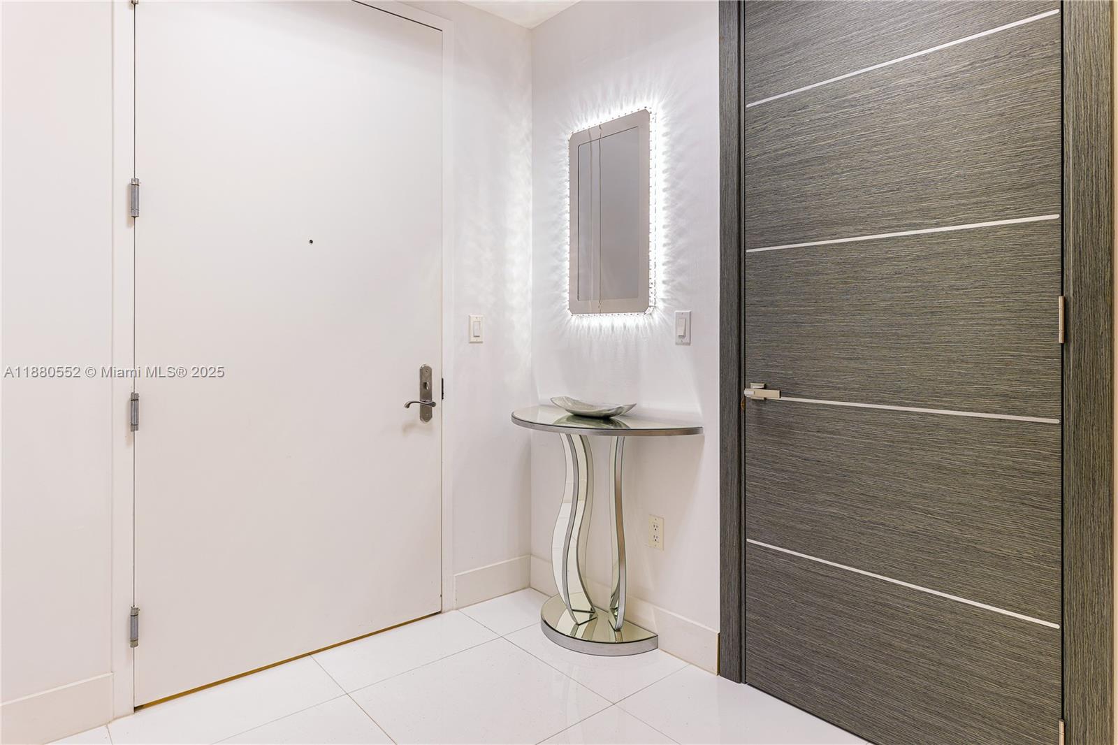 See details 606 3 / 4 2327 sq. ft. $ 2025-09-17 0 Photo