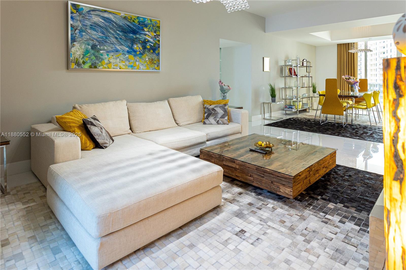See details 606 3 / 4 2327 sq. ft. $ 2025-09-17 0 Photo