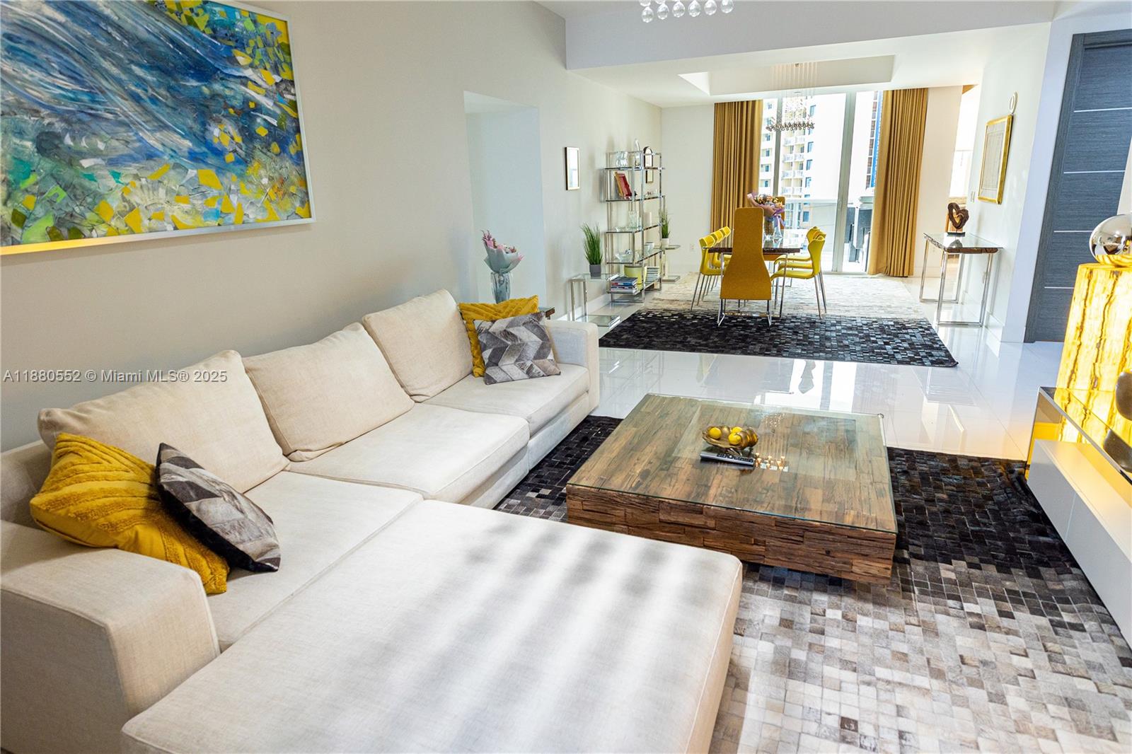 See details 606 3 / 4 2327 sq. ft. $ 2025-09-17 0 Photo