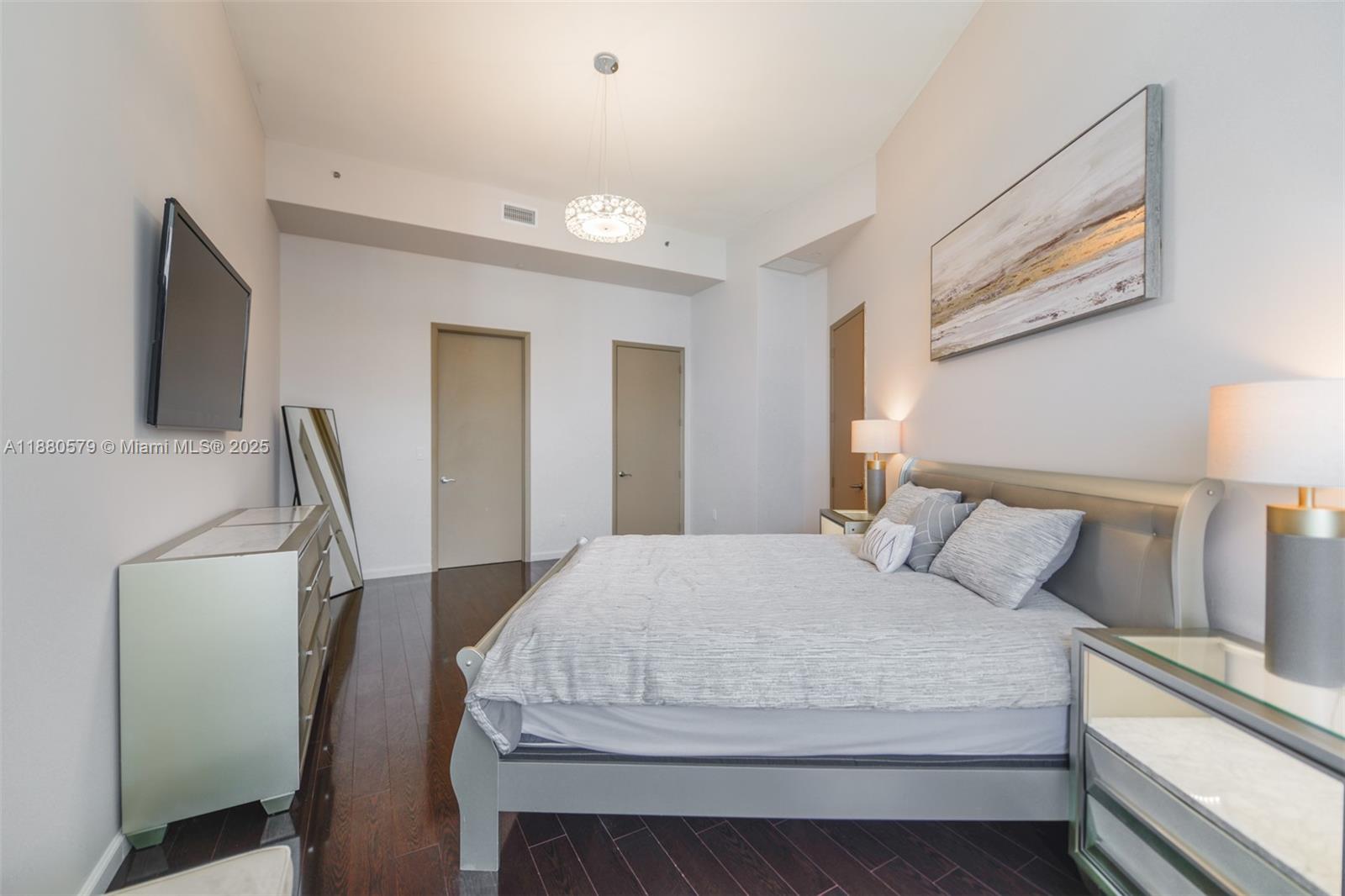 4203 2 / 3 1962 sq. ft. $ 2025-09-17 0 Photo