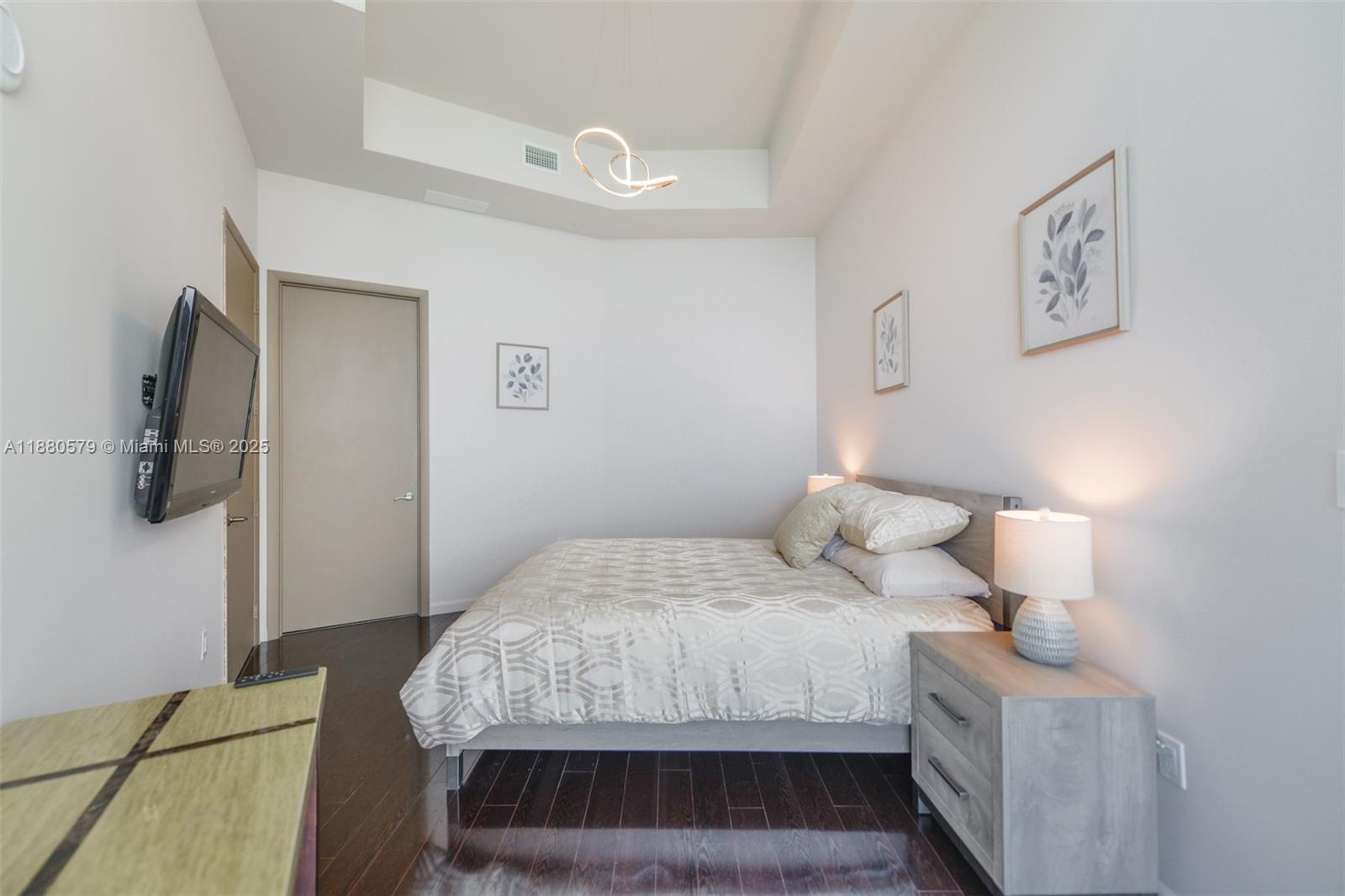 4203 2 / 3 1962 sq. ft. $ 2025-09-17 0 Photo