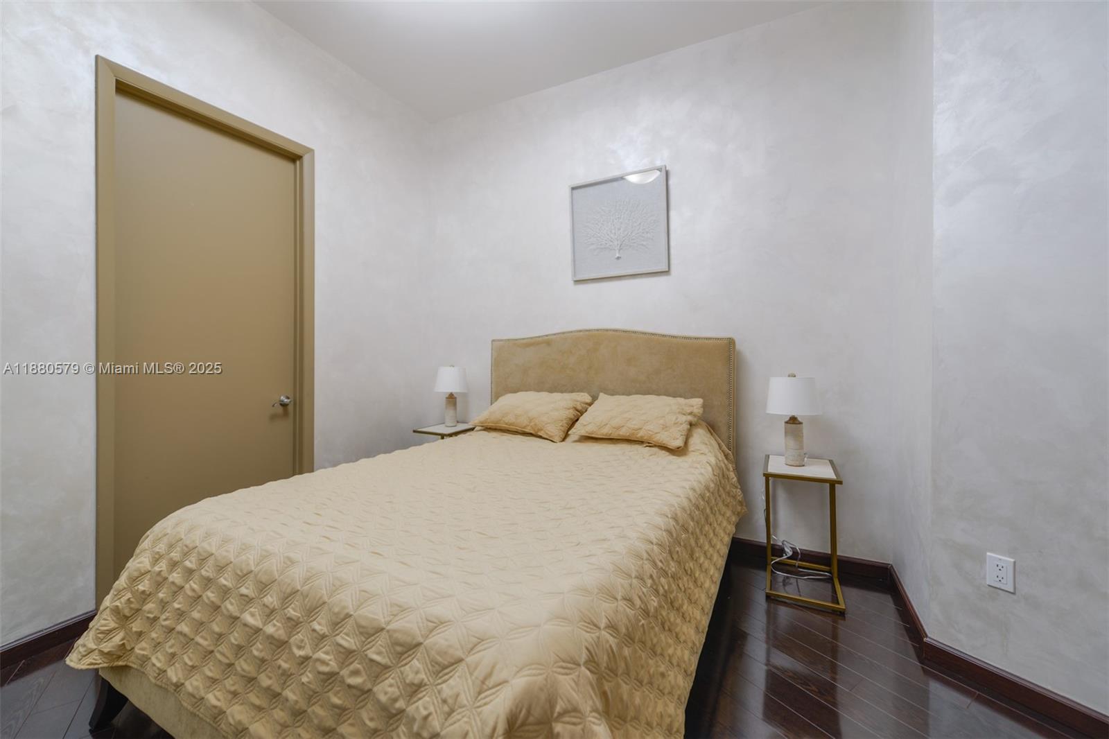 4203 2 / 3 1962 sq. ft. $ 2025-09-17 0 Photo