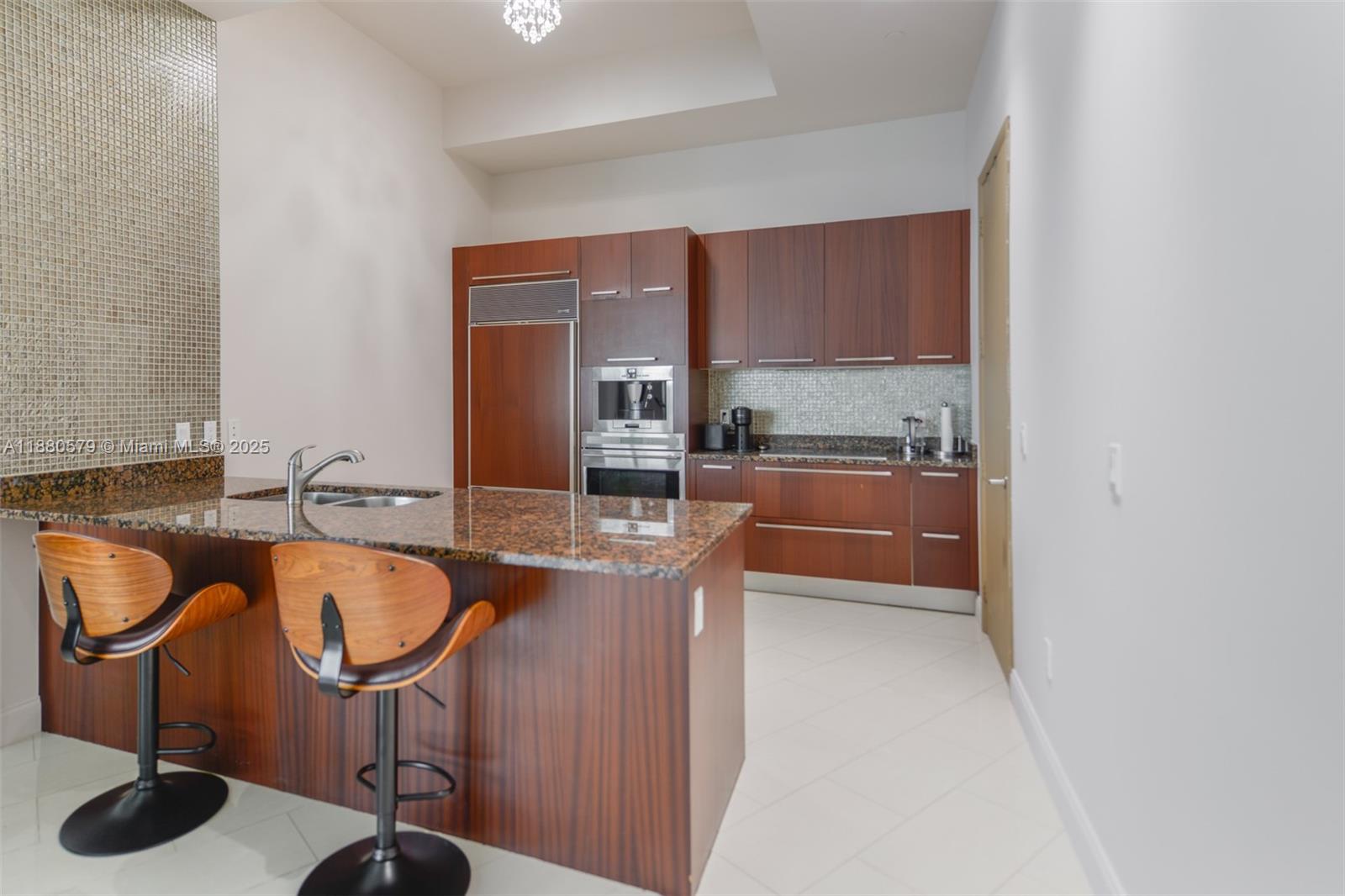 4203 2 / 3 1962 sq. ft. $ 2025-09-17 0 Photo