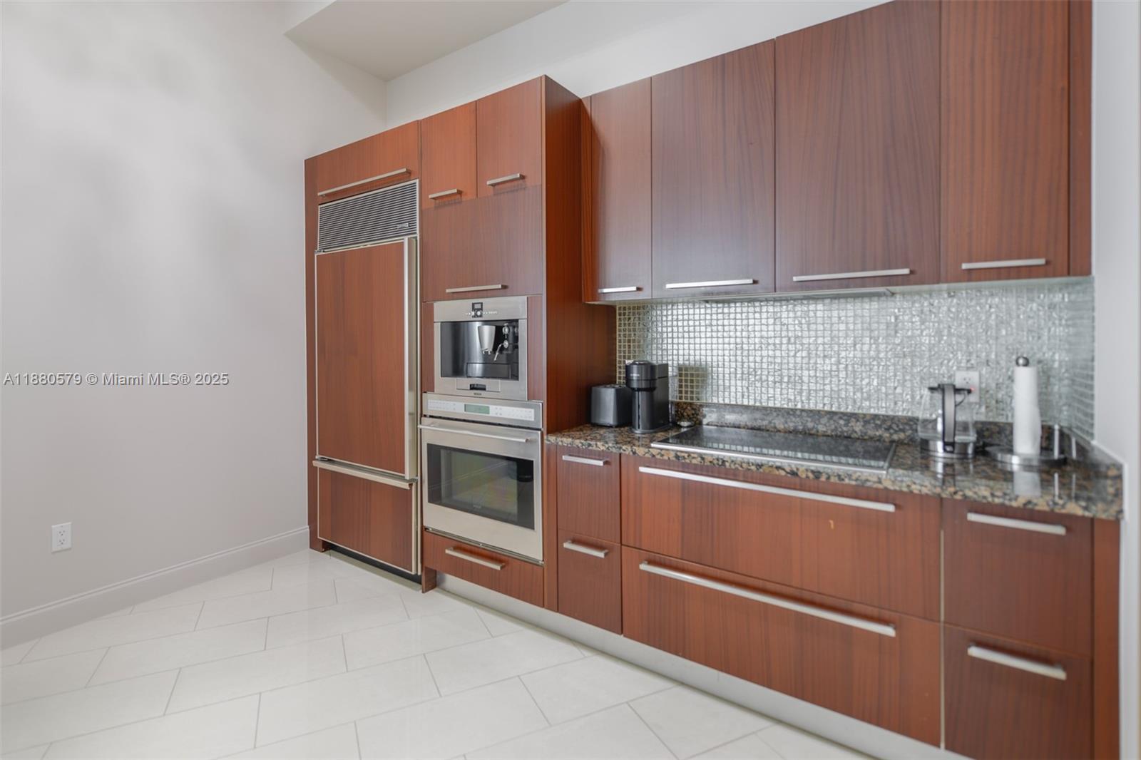 4203 2 / 3 1962 sq. ft. $ 2025-09-17 0 Photo