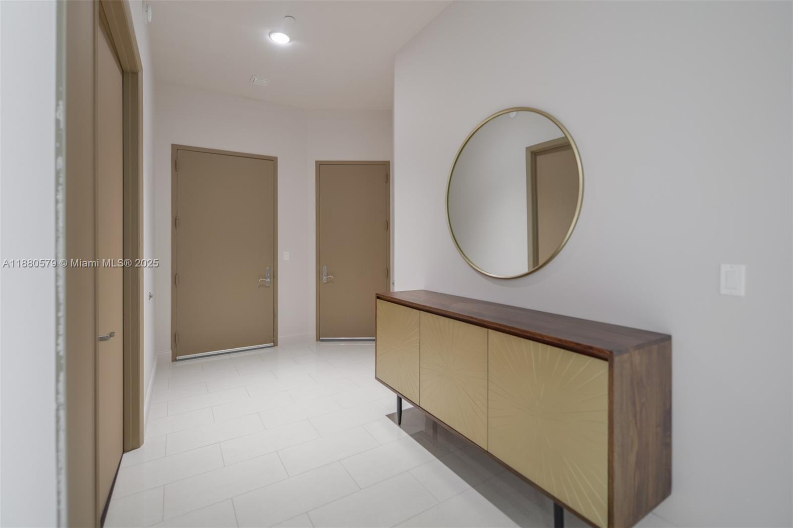 4203 2 / 3 1962 sq. ft. $ 2025-09-17 0 Photo