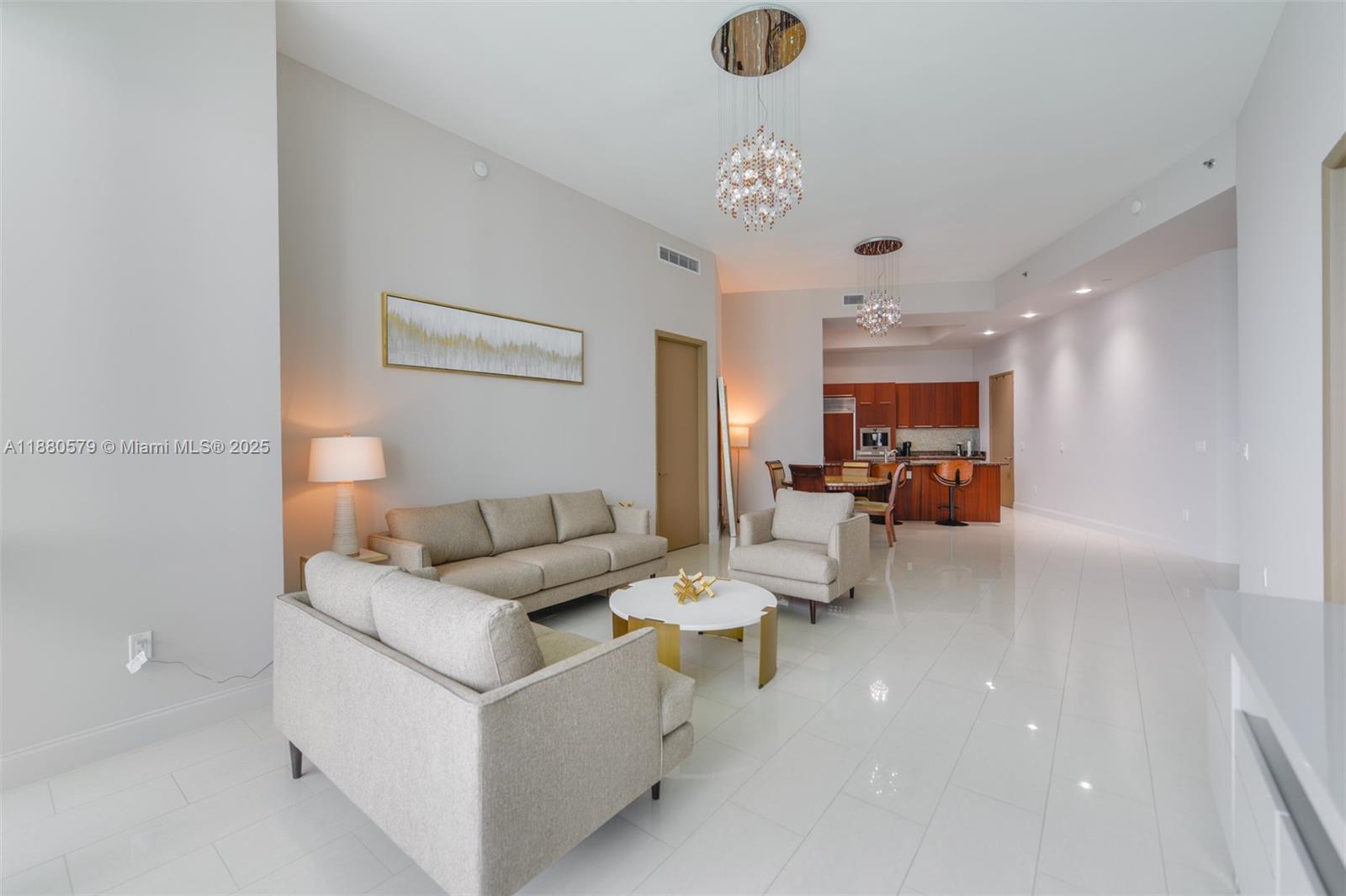 4203 2 / 3 1962 sq. ft. $ 2025-09-17 0 Photo