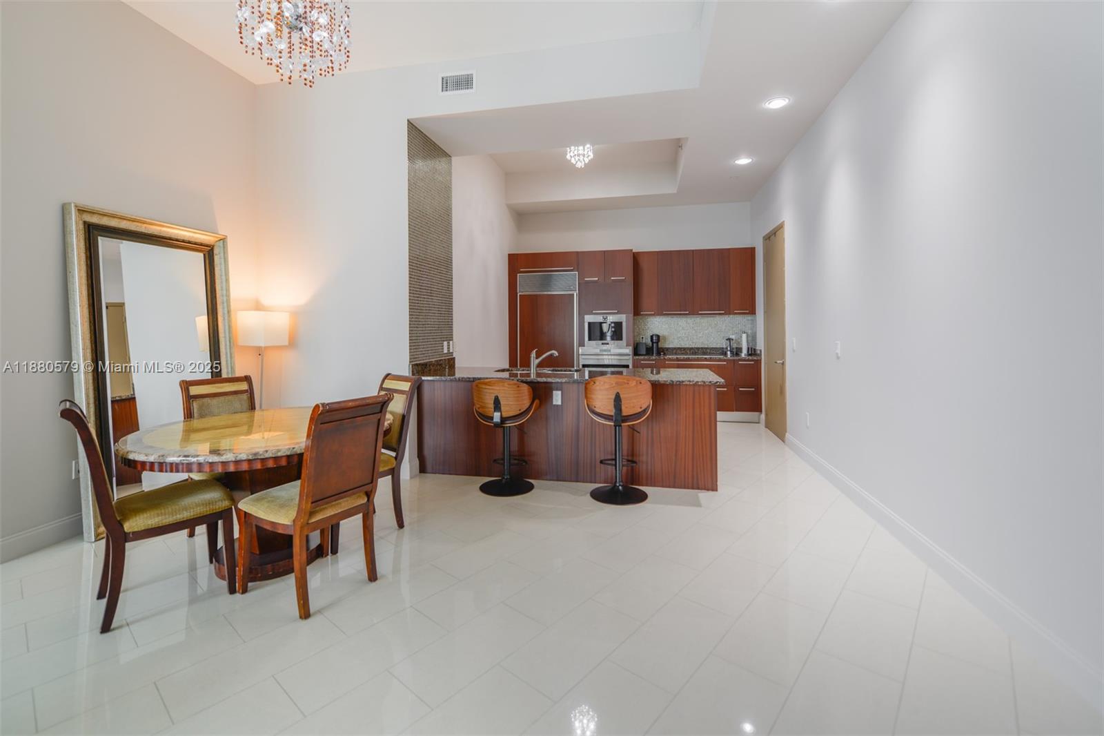 4203 2 / 3 1962 sq. ft. $ 2025-09-17 0 Photo