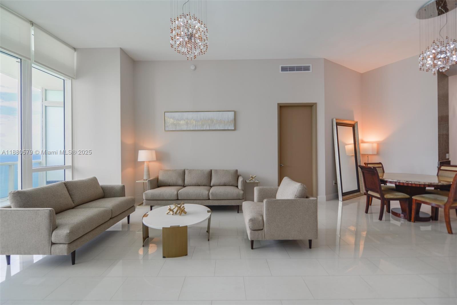 4203 2 / 3 1962 sq. ft. $ 2025-09-17 0 Photo