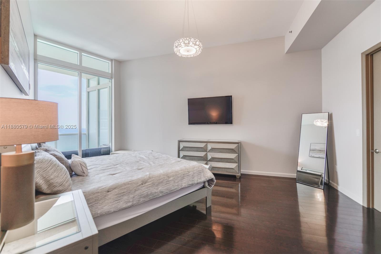 4203 2 / 3 1962 sq. ft. $ 2025-09-17 0 Photo