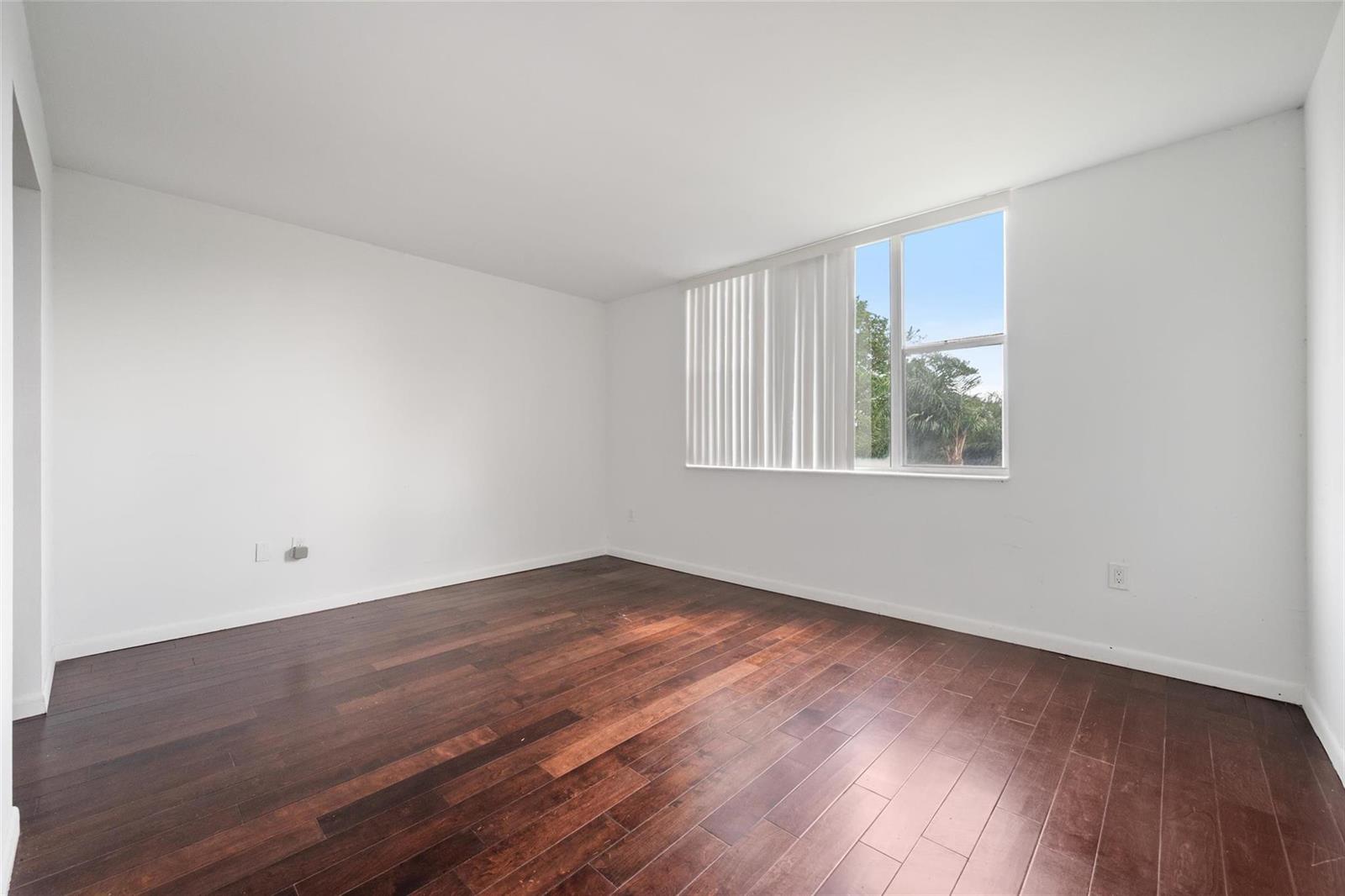 See details 315 1 / 884 sq. ft. $ 2026-06-06 0 Photo
