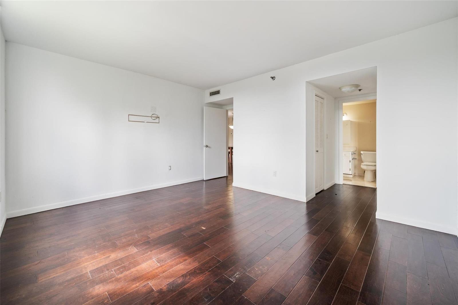See details 315 1 / 884 sq. ft. $ 2026-06-06 0 Photo