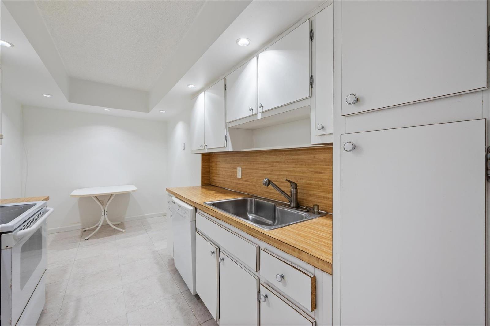 See details 315 1 / 884 sq. ft. $ 2026-06-06 0 Photo