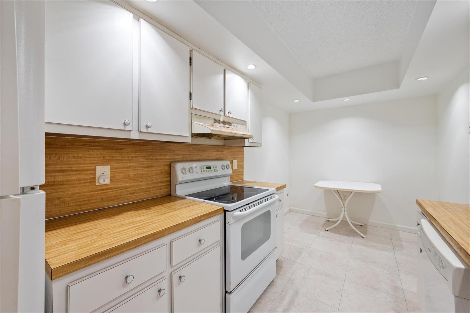 See details 315 1 / 884 sq. ft. $ 2026-06-06 0 Photo