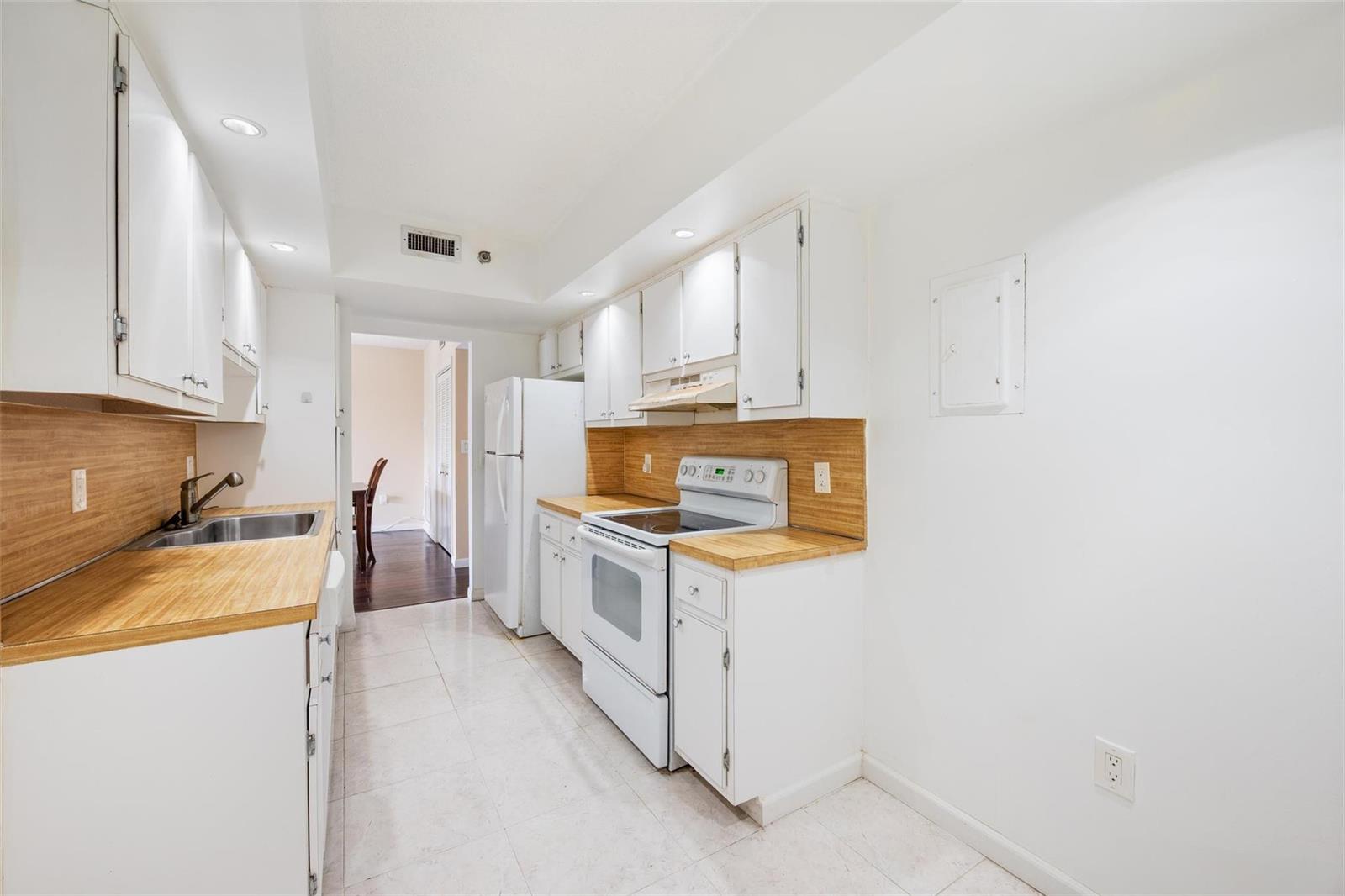 See details 315 1 / 884 sq. ft. $ 2026-06-06 0 Photo