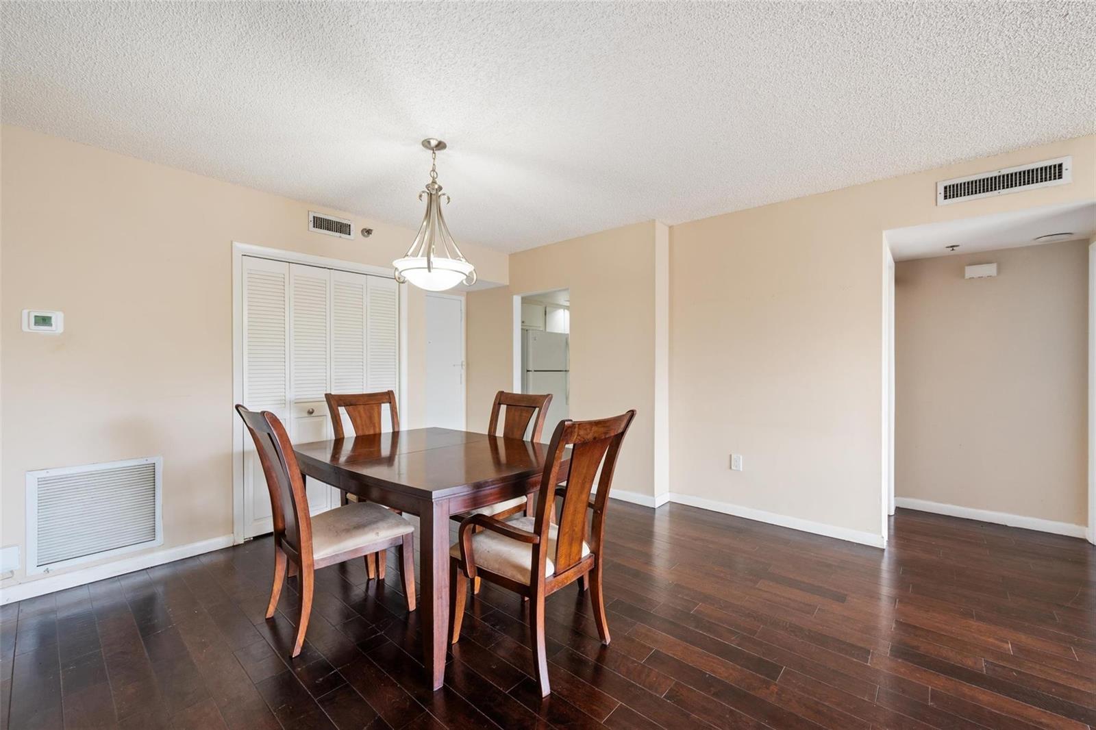 See details 315 1 / 884 sq. ft. $ 2026-06-06 0 Photo