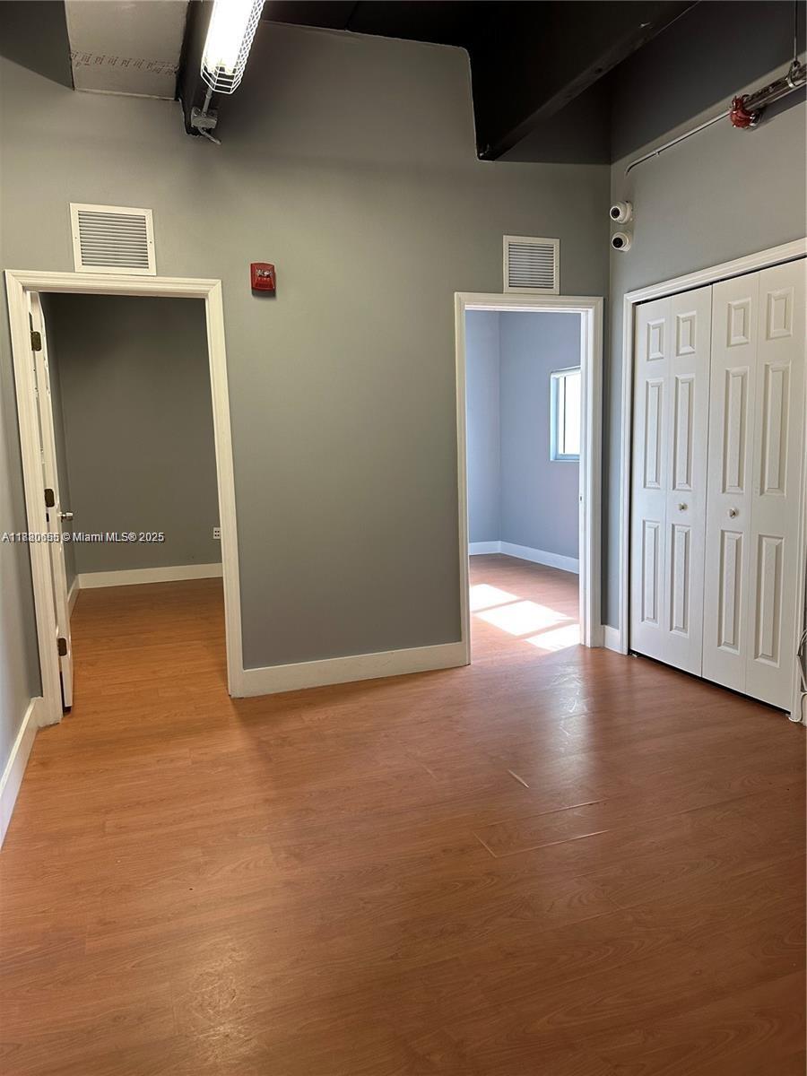 See details 106 / sq. ft. $ 2025-09-17 0 Photo