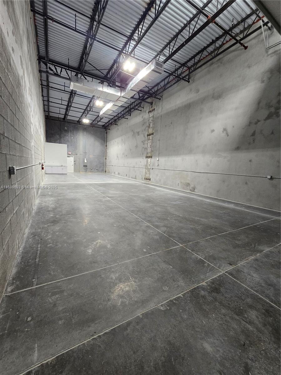 See details 18 / sq. ft. $ 2025-09-17 0 Photo