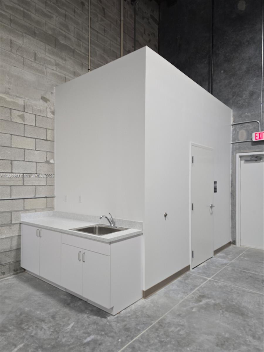 See details 18 / sq. ft. $ 2025-09-17 0 Photo