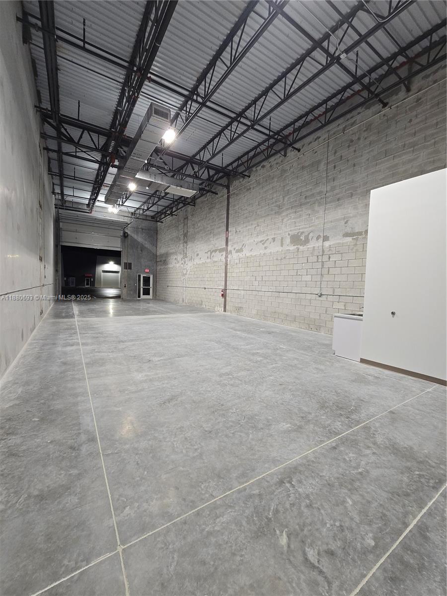 See details 18 / sq. ft. $ 2025-09-17 0 Photo