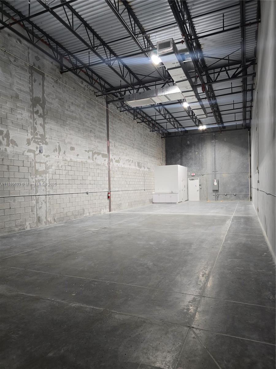 See details 18 / sq. ft. $ 2025-09-17 0 Photo