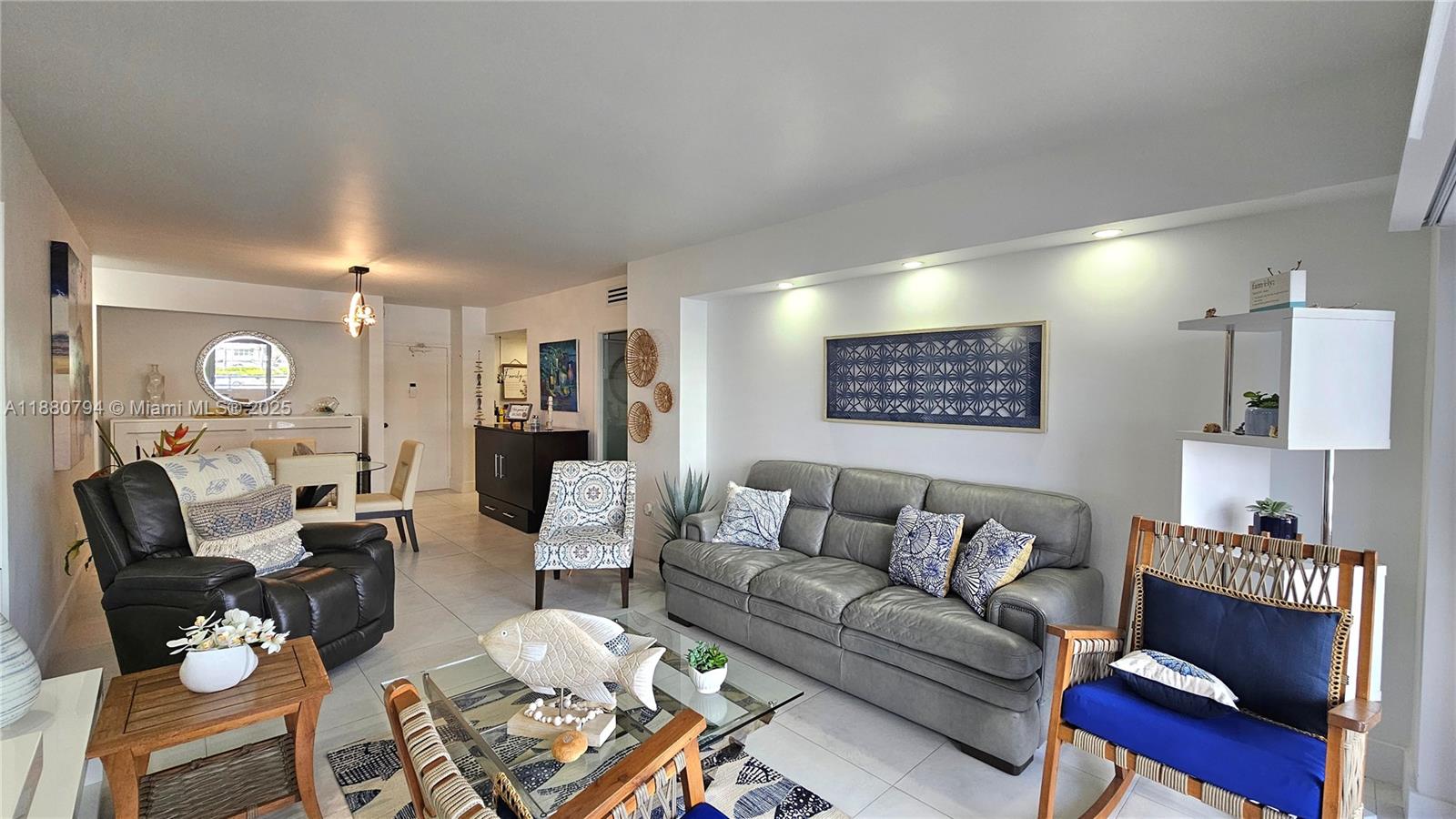 2K 1 / 2 870 sq. ft. $ 2025-09-18 0 Photo