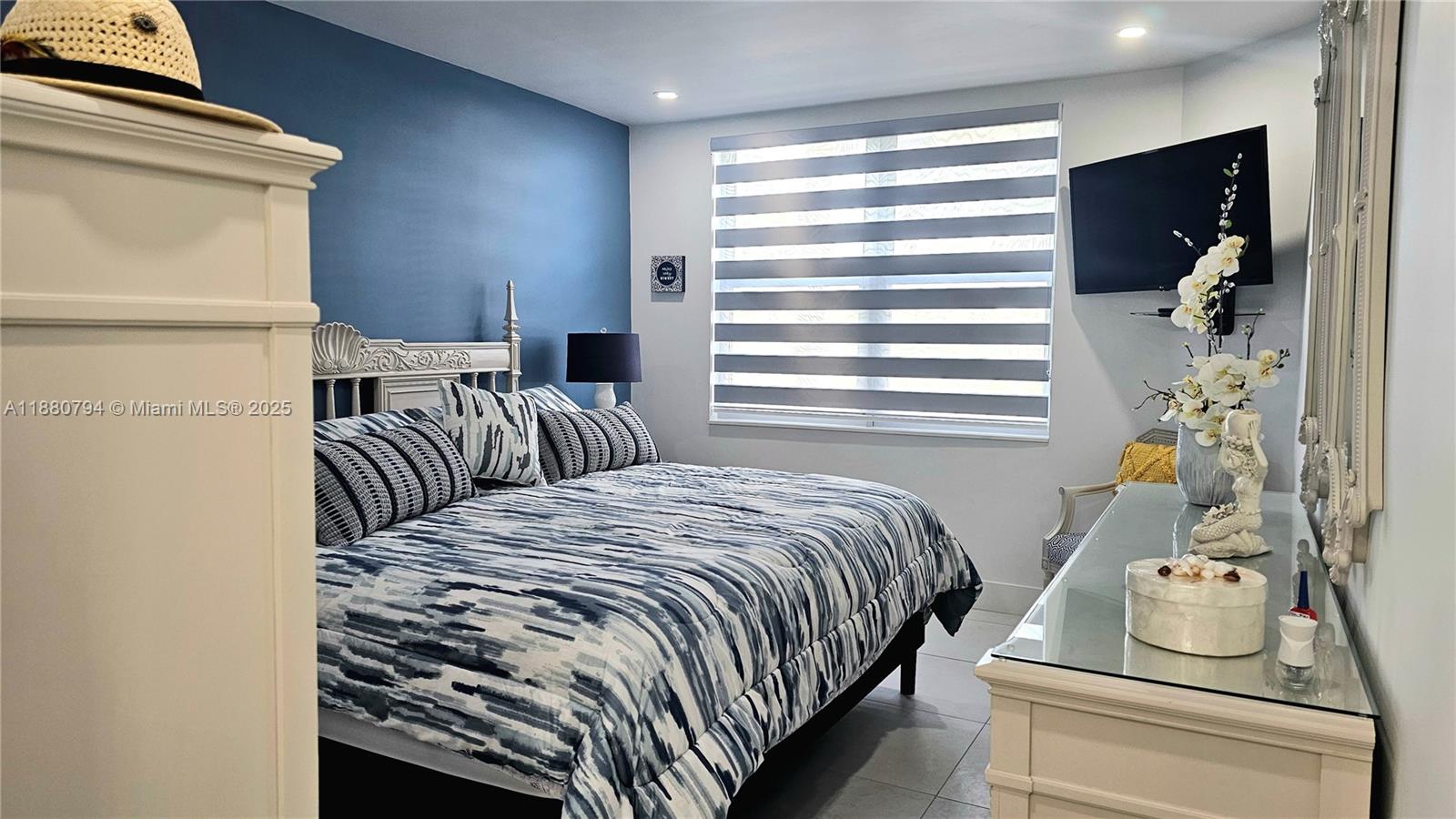 2K 1 / 2 870 sq. ft. $ 2025-09-18 0 Photo