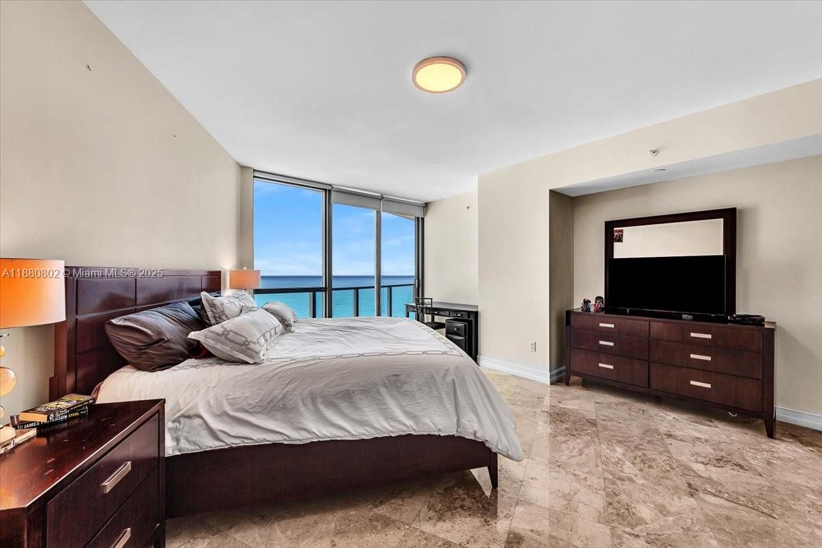 Photo of 3101 Ocean Dr  #2307, Hollywood, Florida, 33019 - 