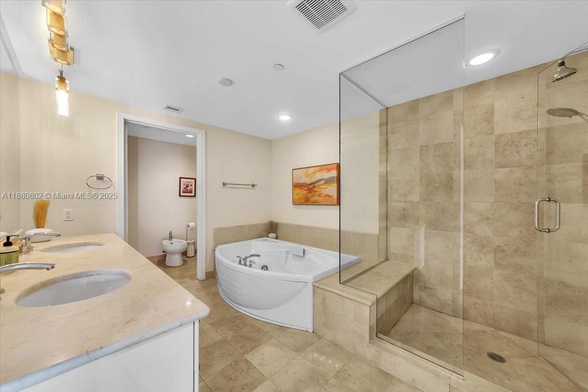 Photo of 3101 Ocean Dr  #2307, Hollywood, Florida, 33019 - 