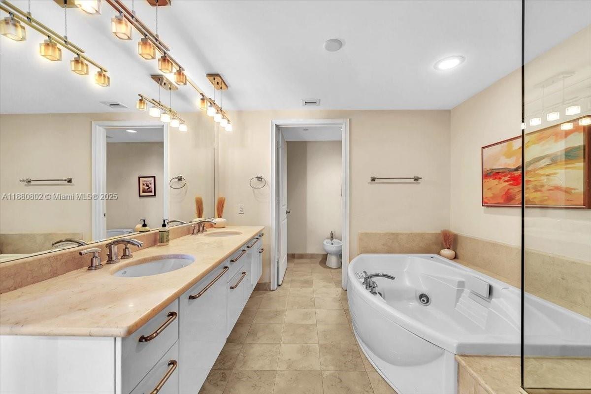 Photo of 3101 Ocean Dr  #2307, Hollywood, Florida, 33019 - 